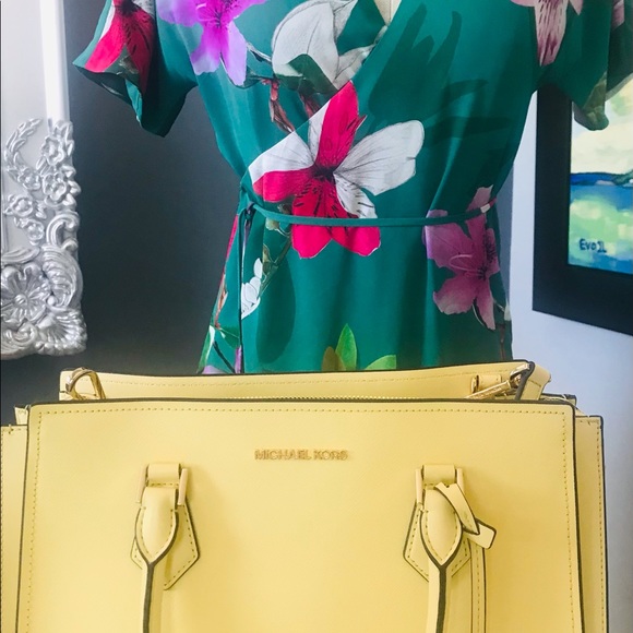 ๐ผ๐ผ๐ผ BNWT Micheal Kors Buttercup colour Hope satchel ๐ผ๐ผ๐ผ - Picture 3 of 3